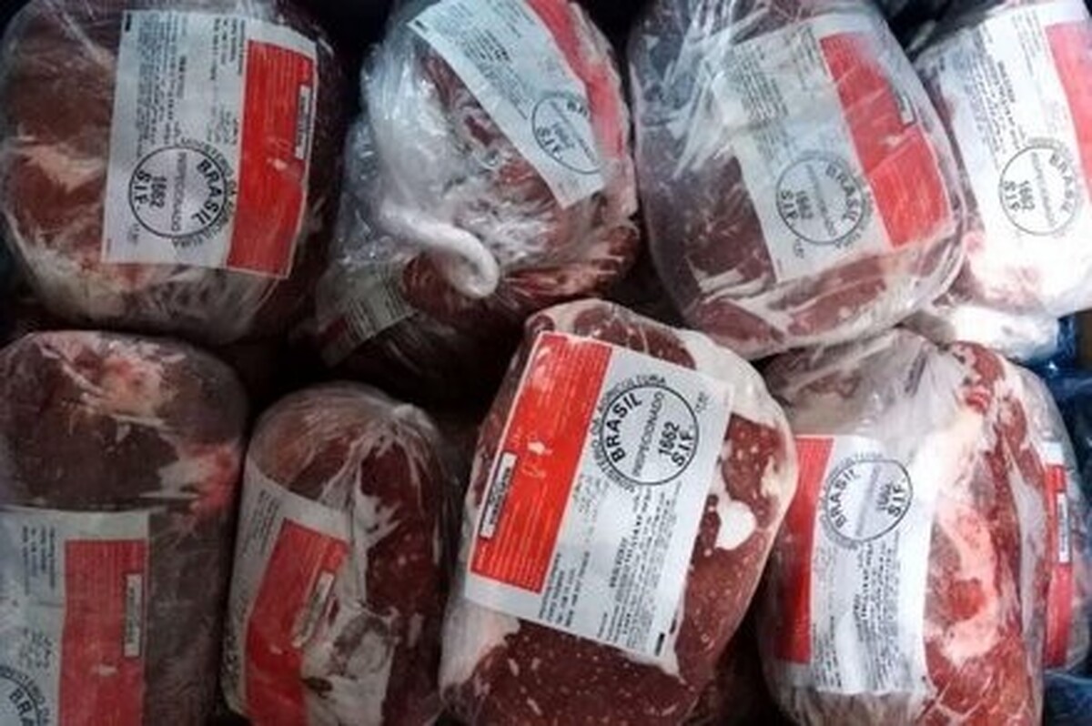 دبیر انجمن بسته‌بندی صنعت گوشت گفت: بنابر آمار، به طور متوسط از ابتدای سال، ۲۰۰ تن گوشت قرمز وارد شده و در بازار توزیع شده است.