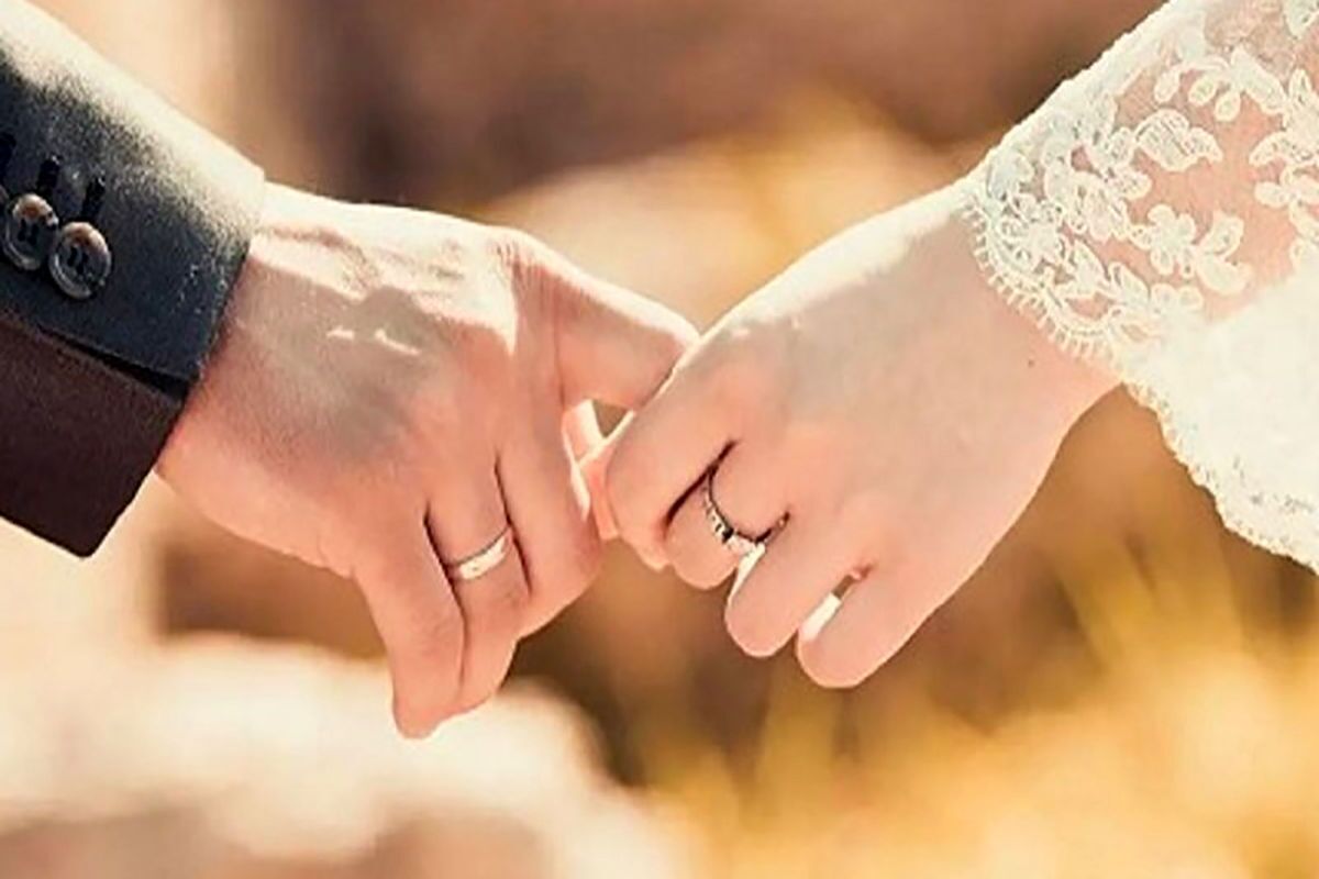 تماس یک خبرنگار  با محضرهای ازدواج در مشهد نشان از تفاوت قیمت در ثبت این واقعه بدون توجه به تعرفه مصوب و نیز اجرای عقد آریایی در برخی از این دفترها دارد.