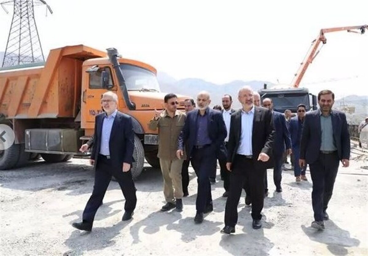 وزیر کشور به منظور بازدید از مناطق سیل‌زده جنوب سیستان و بلوچستان دقایقی قبل از طریق فرودگاه کنارک وارد استان شد.
