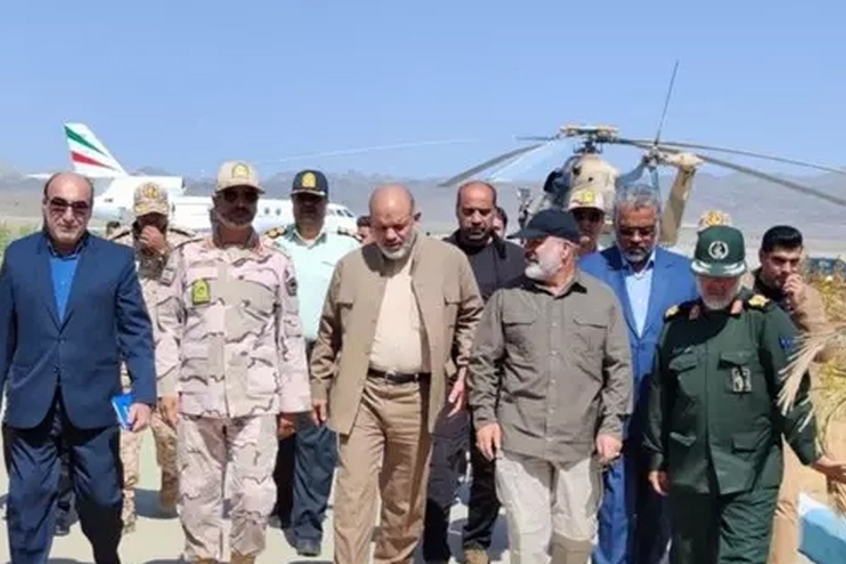 وزیر کشور به منظور بازدید از مناطق سیل زده جنوب سیستان و بلوچستان از طریق فرودگاه کنارک به این استان سفر کرده است.