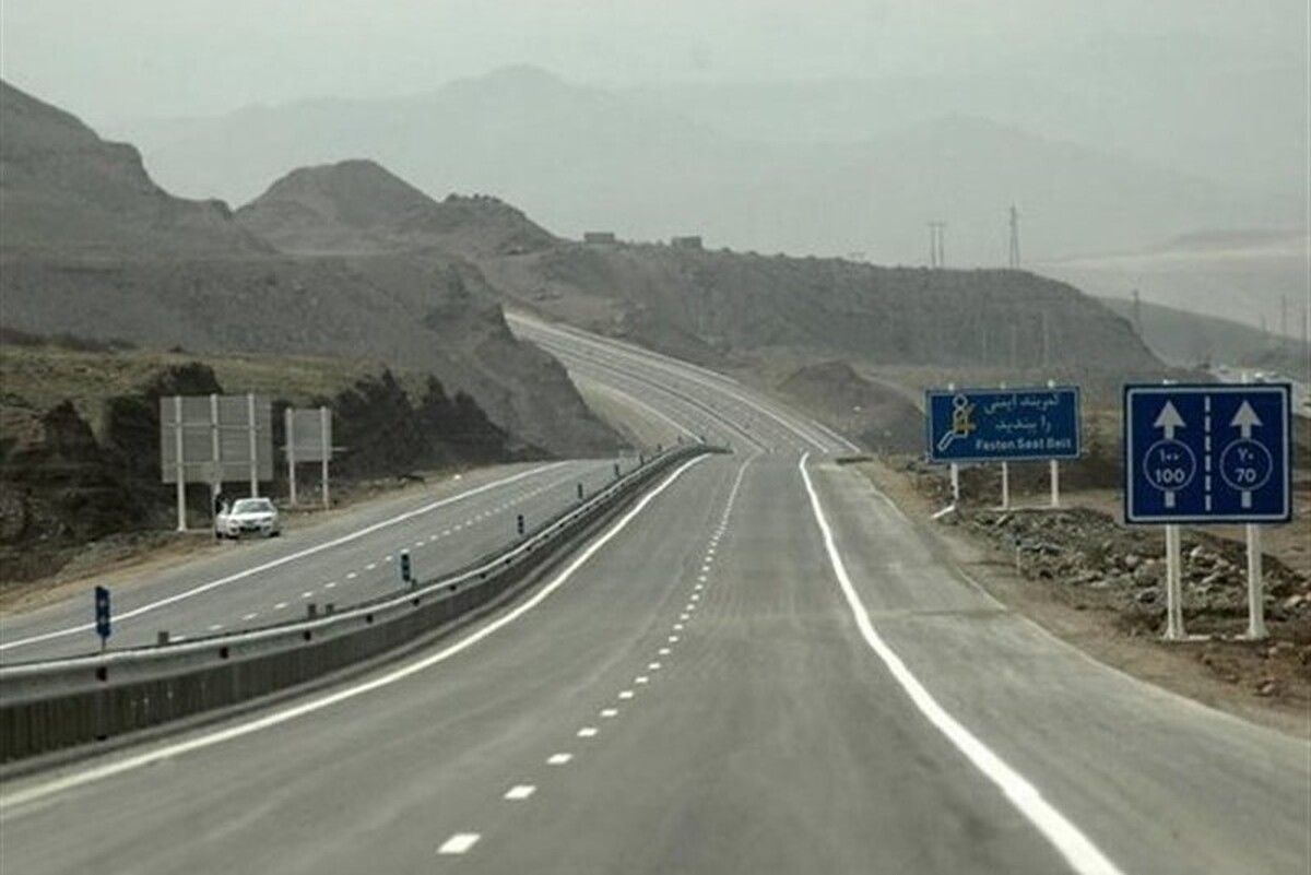 امام جمعه سرخس گفت: حالا که رئیس جمهور دستور ویژه و اعتبار ویژه برای جاده سرخس- مشهد داده است، این اعتبار و دستور ویژه به مرحله پایانی خودش برسد و به آن عمل شود.