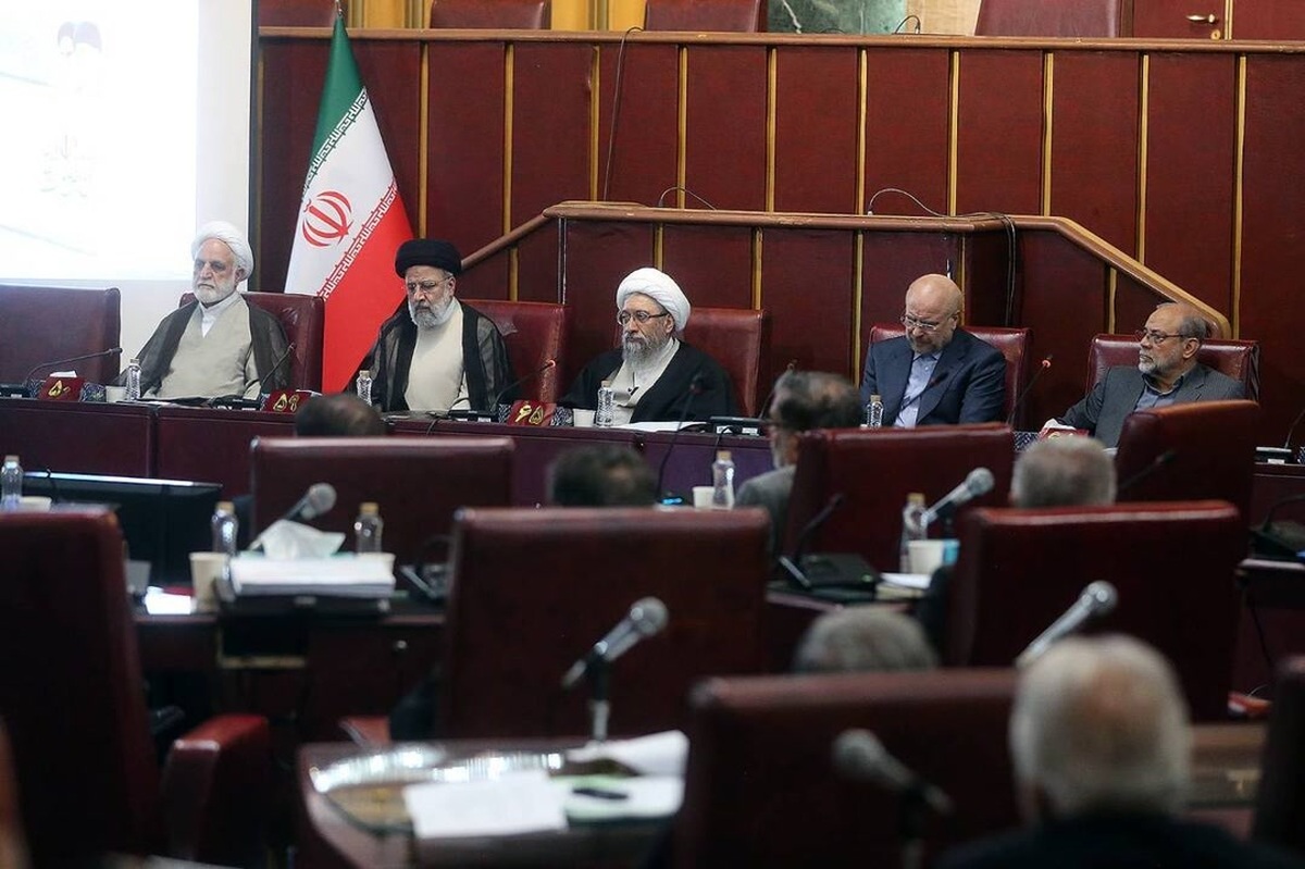مجمع تشخیص مصلحت نظام بند (ب) ماده ۳ لایحه برنامه پنج‌ساله هفتم اختلافی میان مجلس و شورای نگهبان را که به کمیسیون اقتصادی مجمع ارجاع شده بود، مورد بررسی قرار داد و آن را با اصلاحات بعمل آمده به مصلحت ندانست.