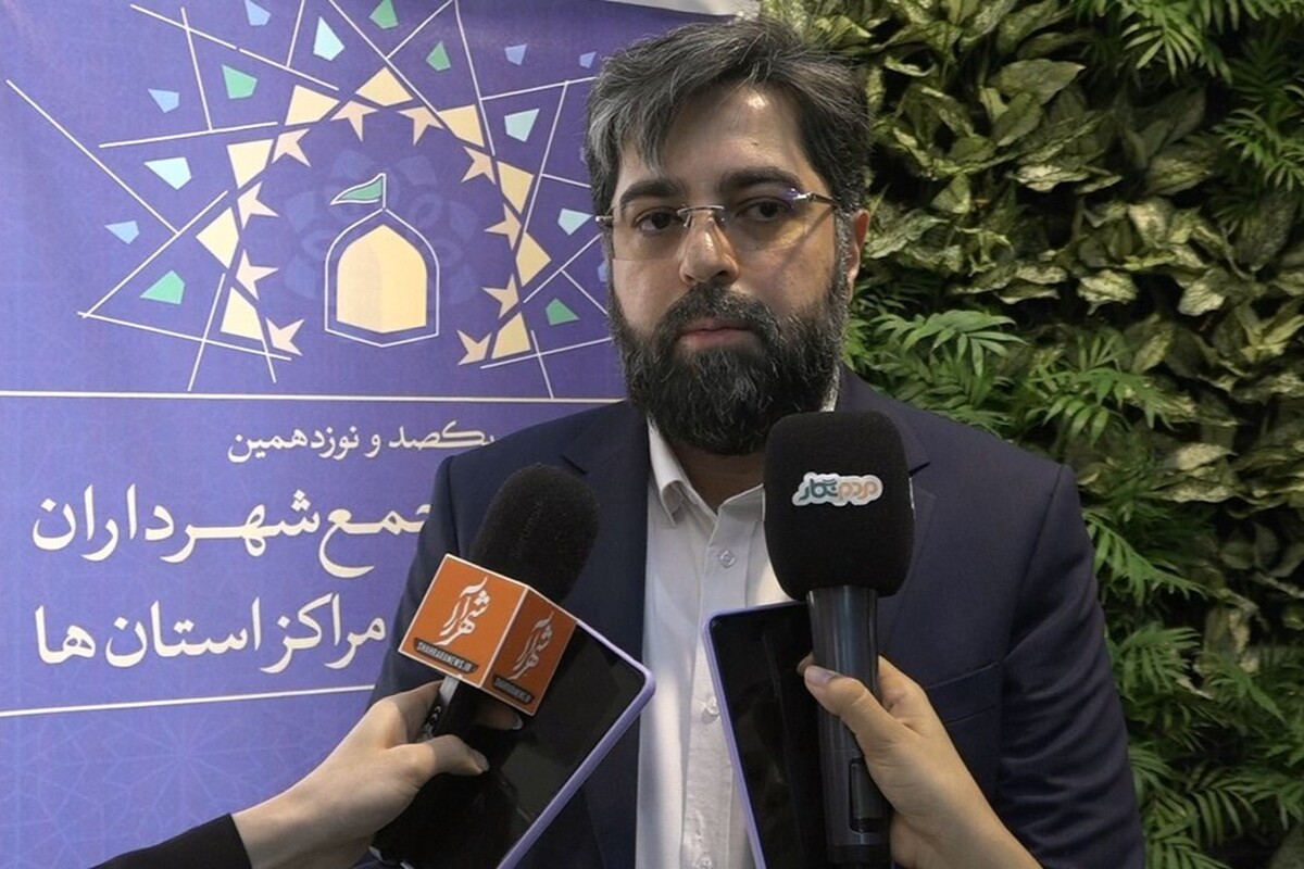 دبیرکل مجمع شهرداران کلانشهر‌های ایران گفت: یکی از دستورات ما پیگیری برقی‌سازی صنعت حمل‌ونقل در کلانشهر‌ها و مراکز استان‌هاست و در این نشست، توضیحاتی در خصوص سفر شهردار تهران و رئیس مجمع شهرداران کلانشهر‌های ایران به چین و نیز اقدامات انجام‌شده ارائه خواهد شد.