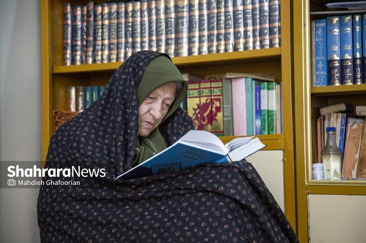 بانو بتول نوقانی متولد ۱۳۰۹ تنها فرزند دختر مرحوم آیت‌ا... نوقانی، از روحانیان زمان رضاشاه و از مبارزان انقلابی، است که خودش نیز در صف زنان مبارز انقلابی بوده و تا امروز بر عهدش ثابت قدم مانده است.
