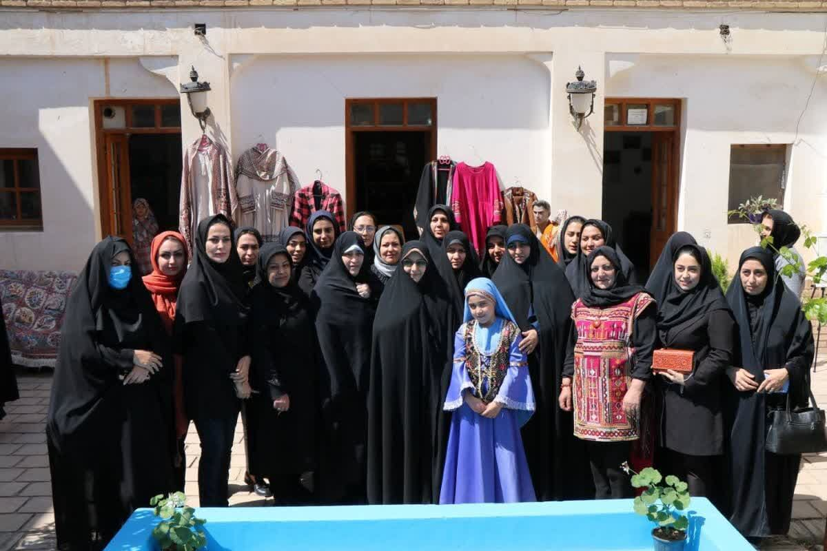 معاون رییس‌جمهور در امور زنان و خانواده گفت: ۲ درصد نرخ بیکاری بانوان کشور با توجه بیش از پیش به مشاغل خانگی در سال ۱۴۰۲ کاهش یافت.
