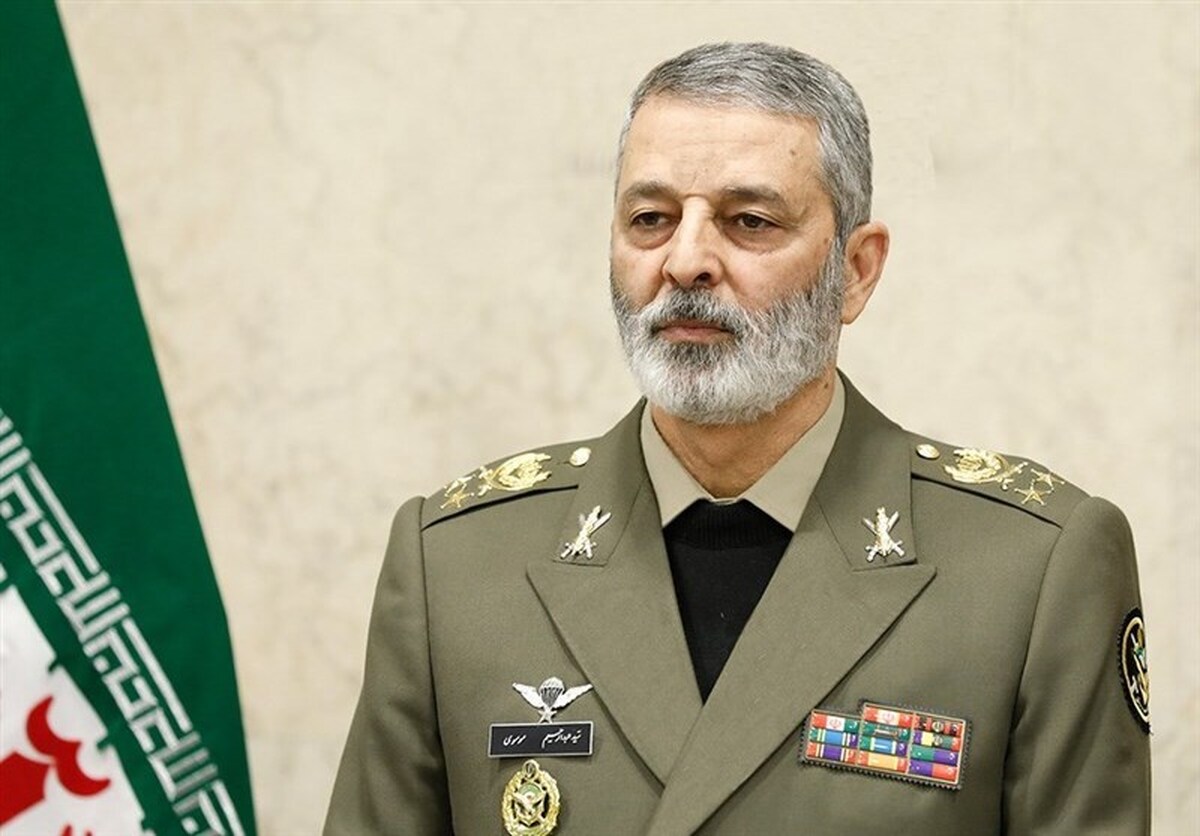فرمانده کل ارتش جمهوری اسلامی ایران درباره شنیدن شدن صدای شلیک سنگین در اصفهان گفت: با توجه به هوشیاری ما، چند شیء پرنده بود که به آنها تیراندازی شده بود.