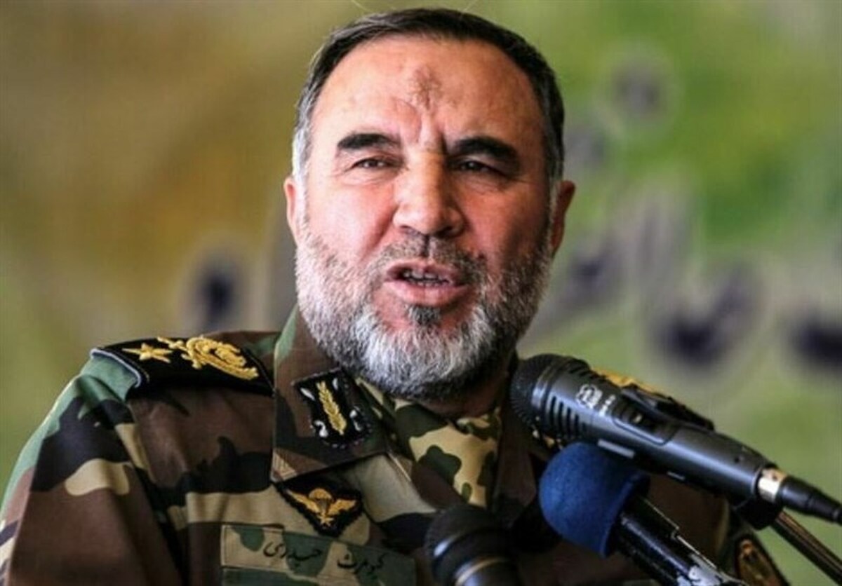 فرمانده نیروی زمینی ارتش با اشاره به هدف قرار گرفتن چند شیء پرنده توسط پدافند هوایی کشور در استان اصفهان گفت: اگر اشیای پرنده مشکوکی همانند حادثه شب گذشته در آسمان کشور عرض اندام کنند از این که در آماج پدافند قدرت ما قرار گیرند بی نصیب نخواهند بود.