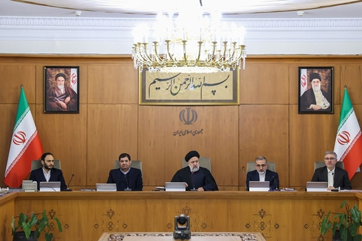 رئیس جمهور با بیان اینکه مخاطب اصلی سخنان رهبر معظم انقلاب در تحقق جهش تولید دولت است، بررسی راهکارهای جهش تولید و نیز جذب حداکثری مشارکت مردم از طریق میدان دادن به بخش خصوصی را از الزامات تحقق شعار سال دانست.