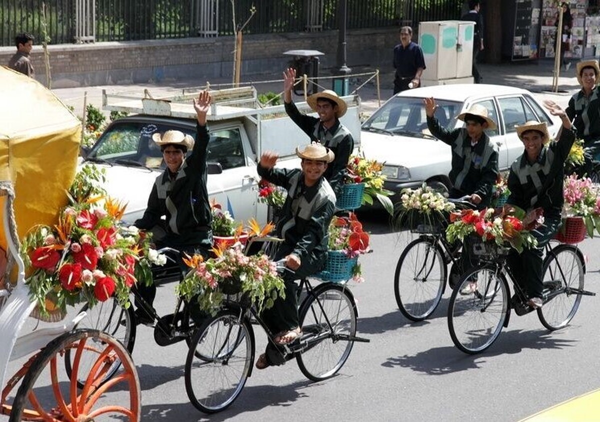 معاون شهردار و رییس سازمان فرهنگی و هنری شهرداری مشهد گفت: کاروان شادی دوچرخه‌سواری با دوچرخه‌های تزیین شده با گل در معابر و خیابان‌های مختلف سطح شهر به مناسبت میلاد امام حسن‌مجتبی (ع) به حرکت درآمد.