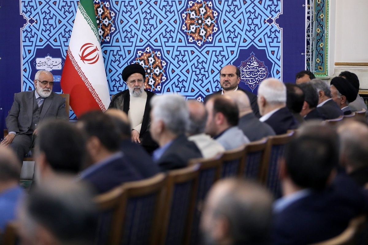 رئیس‌جمهور، در نشست رمضانی با جمعی از خیران، بر ضرورت رفع موانع مردمی‌سازی و مشارکت عمومی در امور خیر تأکید کرد.