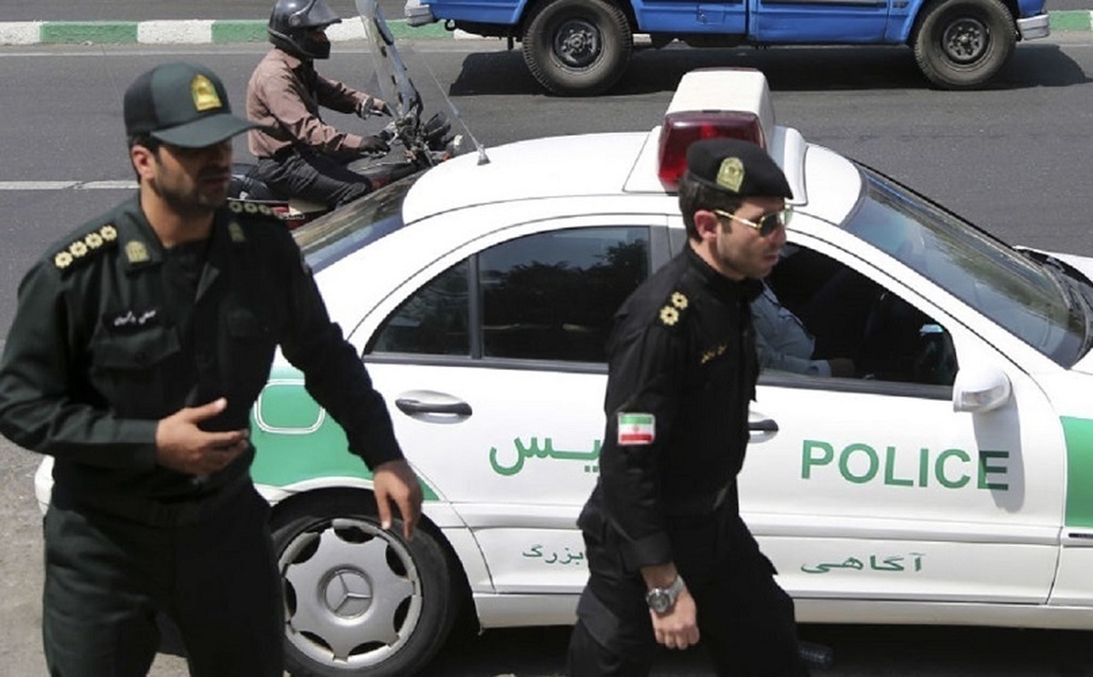 ویدئویی از تعقیب سارق و شلیک پلیس را از زاویه دوربین داخل ماشین پلیس را مشاهده می‌کنید.