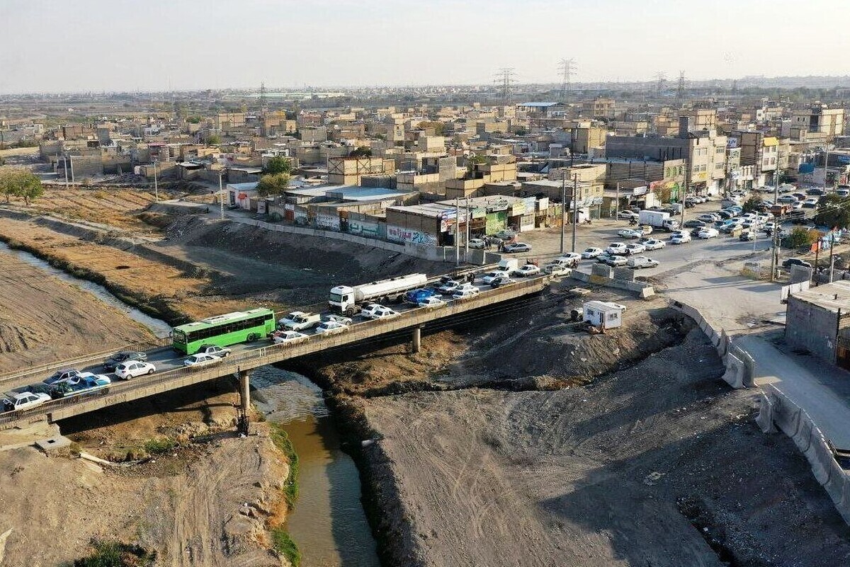 شهردار مشهد مقدس گفت: معضل بیش از دو دهه‌ای ترافیک سنگین محدوده جاده سیمان با تعریض پل دهرود شکسته خواهد شد و تسهیل تردد در این محدوده را در پی خواهد داشت.