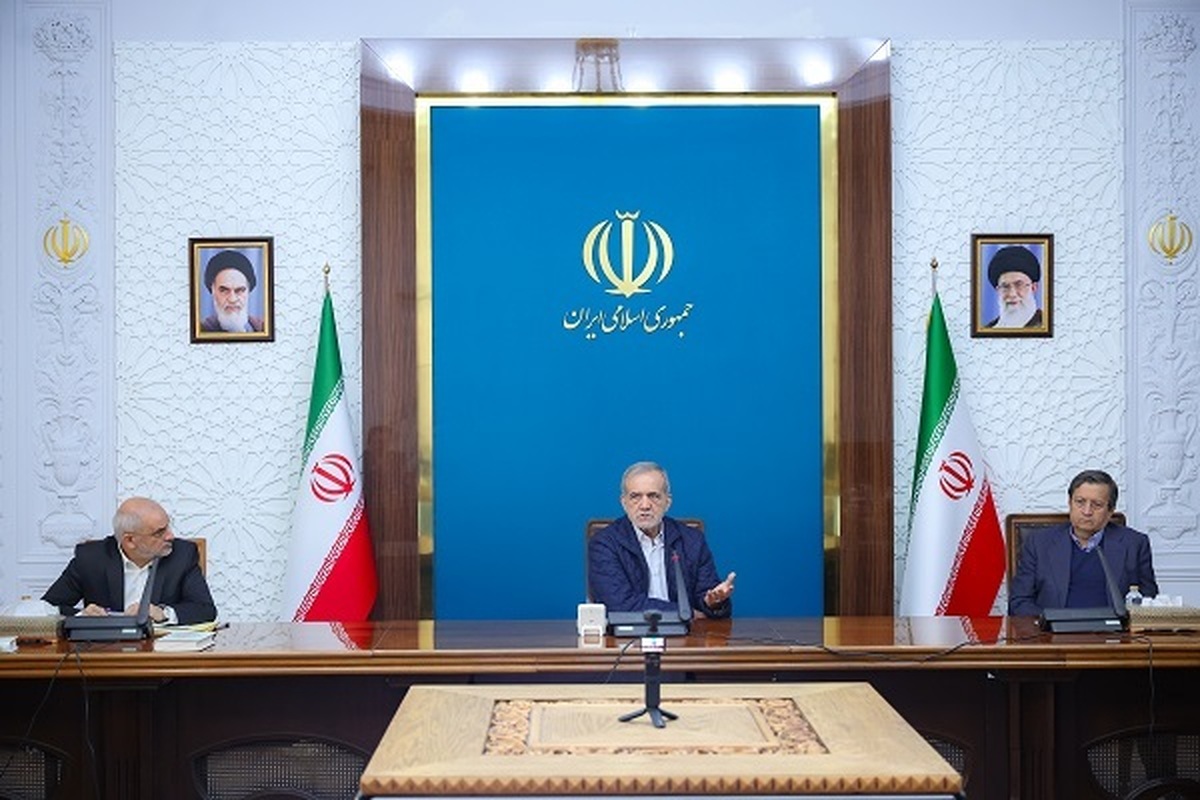رئیس‌جمهور با تأکید بر ضرورت جمع‌آوری و یکسان‌سازی اطلاعات مالی و اقتصادی افراد و اتصال سامانه‌های اطلاعاتی در این زمینه به یکدیگر گفت: جمع‌آوری اطلاعات و تحلیل داده‌ها و اتصال آن‌ها به یکدیگر و شکل‌دادن به ساختارهایی برای این کار، نیازمند یک اراده قوی در مدیران است. اگر آن اراده نباشد، حتی بهترین قانون و ساختار هم نتیجه‌بخش نخواهد بود.