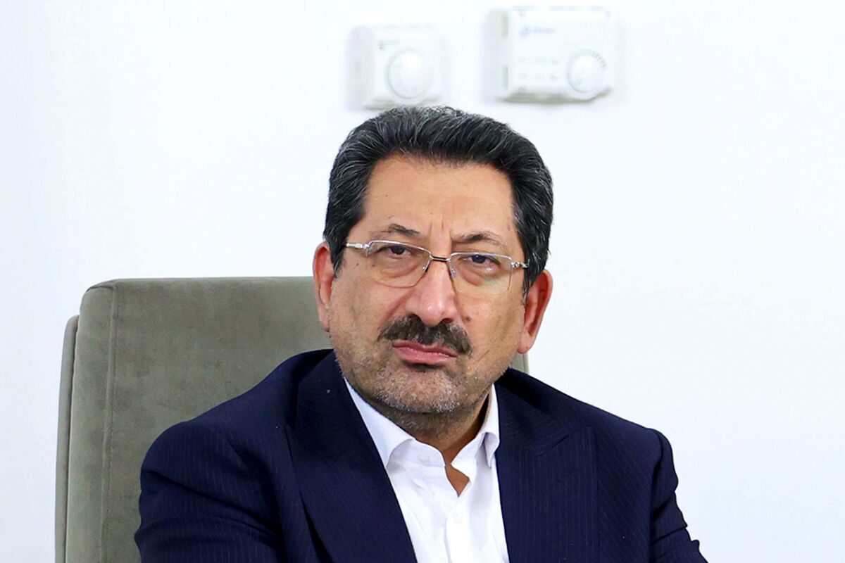 محمد اتابک وزیر صنعت، معدن و تجارت بسته ویژه‌ای را برای حمایت از صنایع در برابر خسارت قطع برق و گاز در دولت مطرح کرده که به زودی به تصویب رسیده و ابلاغ می‌شود.