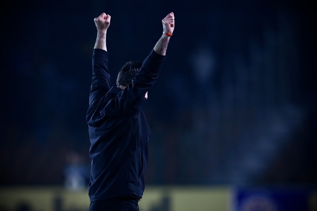 باشگاه پرسپولیس برای جذب مربی هیچ گونه دغدغه مالی ندارد و مدیران این باشگاه در حال مذاکره با نفرات مدنظر خود هستند.