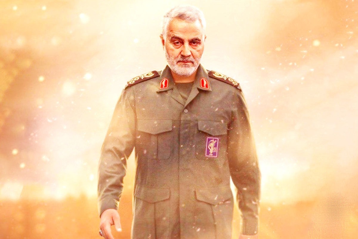 حاج قاسم. پهلوان قصه ما آن‌قدری توی جنگ رشادت کرده بود که بتواند از توبره‌اش توی این سی سال بخورد، کت‌و‌شلوار سیاست تنش کند و بستر عافیت بگزیند.
