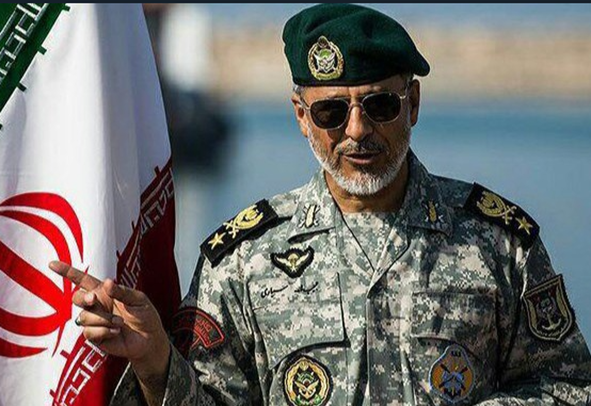 معاون هماهنگ کننده ارتش گفت: امروز هم برای اینکه هر کسی وارد کشور نشود باید مرز‌های خود را کنترل کنیم که در این راستا، چندین تیپ نیروی زمینی ارتش جمهوری اسلامی ایران در مرز‌های غربی و شرقی کشور مستقر هستند.