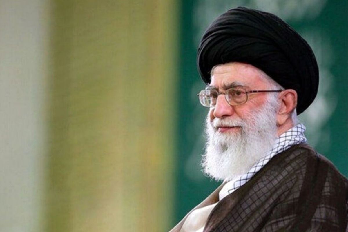 مختاری سفیر جمهوری اسلامی ایران در واتیکان، در دیدار با پاپ فرانسیس، لوحی را مشتمل بر گزیده‌ای از سخنان حضرت آیت‌الله‌العظمی خامنه‌ای درباره حضرت مسیح علیه‌السّلام باعنوان «اگر مسیح در میان ما بود»، به رهبر کاتولیک‌های جهان تقدیم کرد.