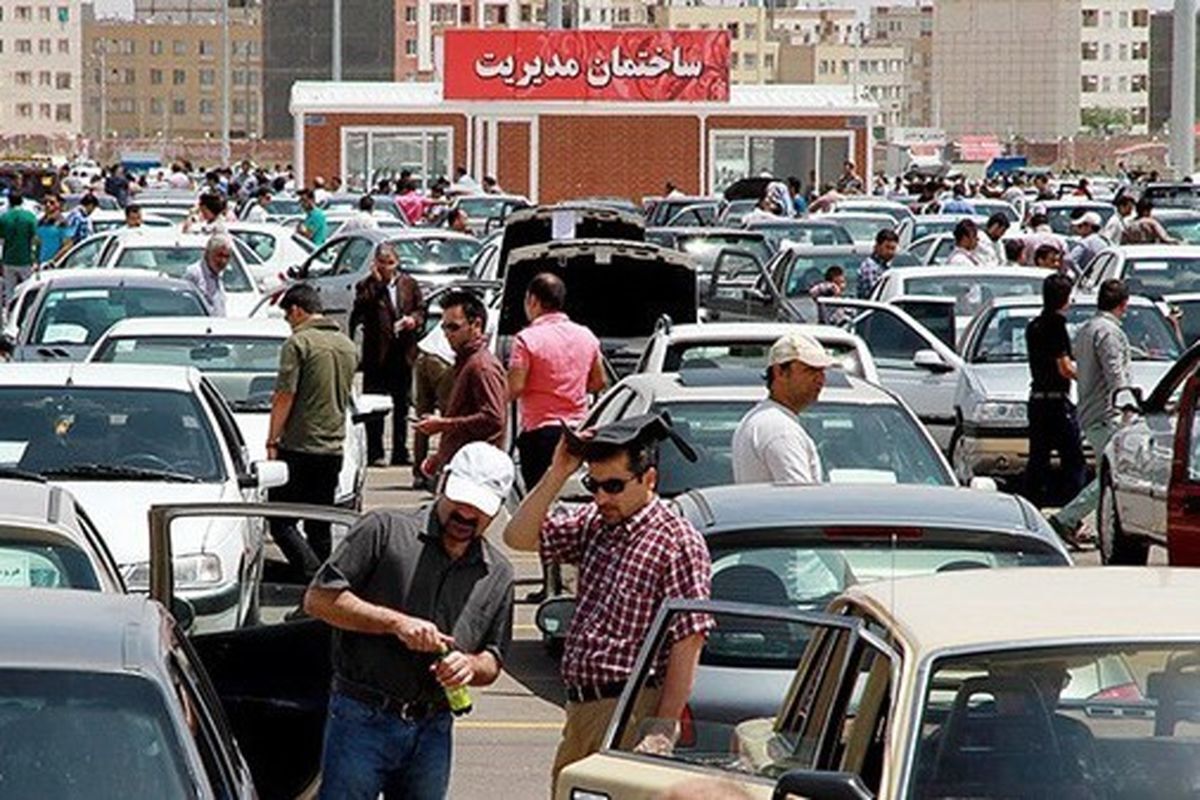 رئیس اتحادیه صنف نمایشگاه‌داران و فروشندگان خودرو تهران گفت: شهروندان چنانچه قصد خرید خودرو یا حتی در مواردی فروش آن را دارند، به واحد‌های صنفی دارای مجوز مراجعه کنند تا در دام کلاهبرداران، گرفتار نشوند.