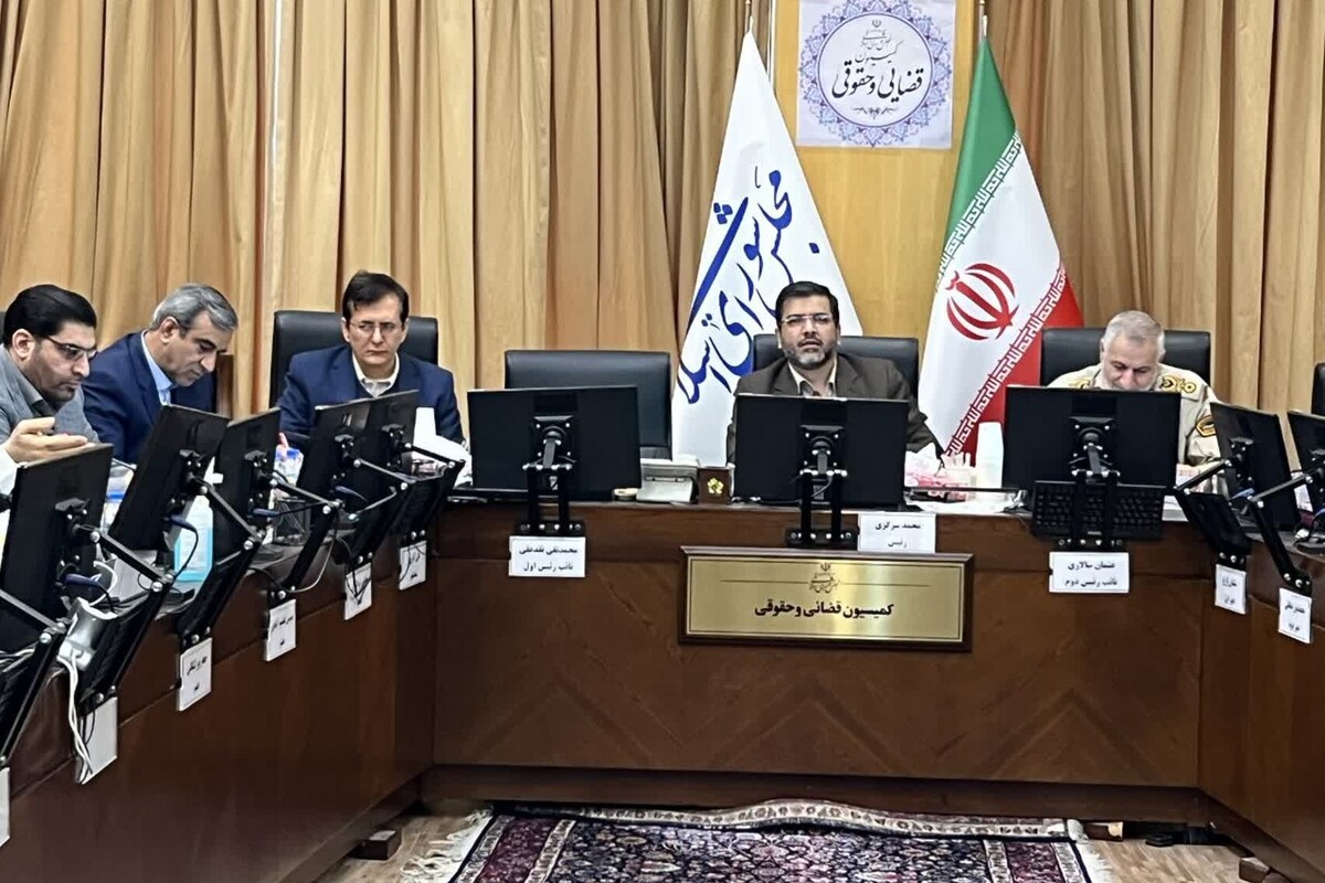 کمیسیون قضایی مجلس شورای اسلامی با حضور استاندار خراسان رضوی و فرمانده مرزبانی کشور برای بررسی معیشت مرزنشینان و فعالیت بازارچه‌های مرزی تشکیل جلسه داد.