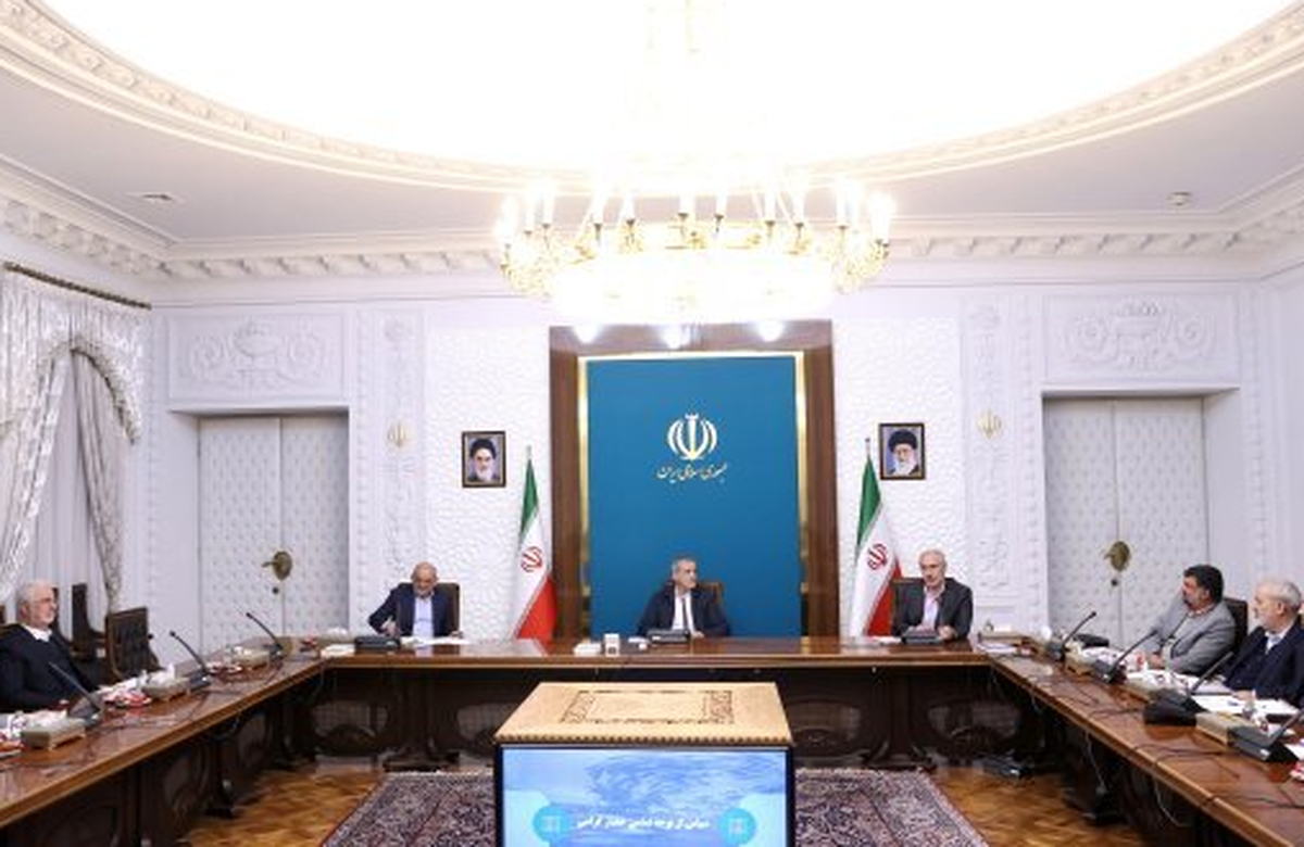 رئیس جمهور با تأکید بر هدف‌گذاری وسیع‌تر در حوزه شیلات به منظور دستیابی بیشتر به بازار‌های منطقه‌ای و بین‌المللی، در راستای تحقق اهداف توسعه‌ای صنعت شیلات و آبزیان ۵ دستور صادر کرد.