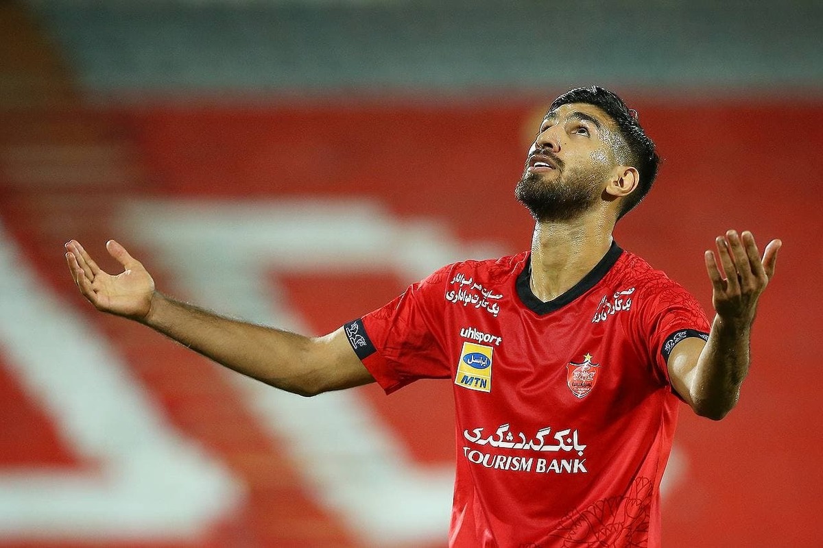 به نظر می رسد نیم فصل دوم مغانلو با لباس پرسپولیس به زمین می رود.