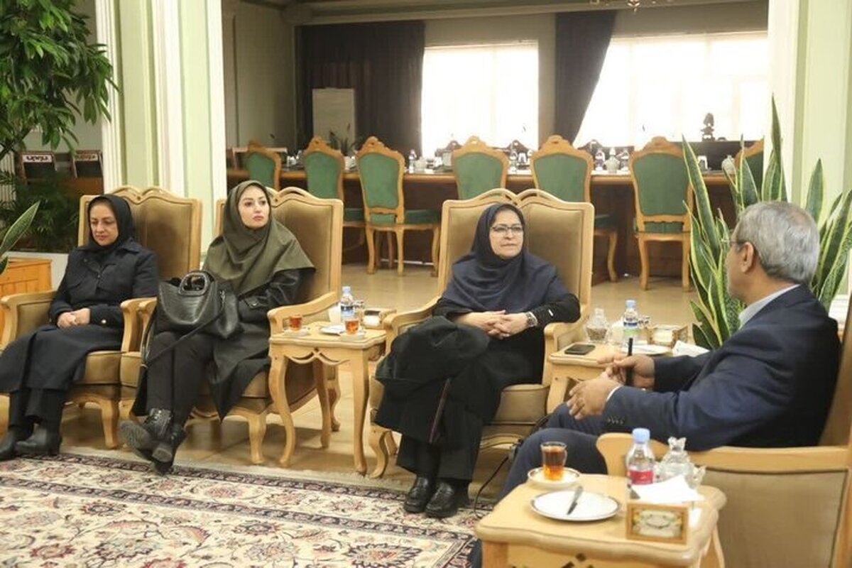 استاندار خراسان رضوی با معاون رئیس جمهور و رئیس سازمان ملی استاندارد دیدار و گفت‌و‌گو کرد.