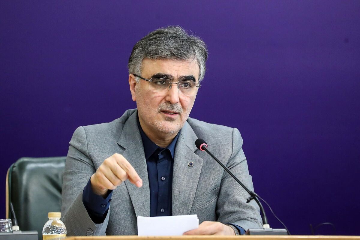 رئیس بانک مرکزی با تاکید بر اجرای قانون جهش تولید مسکن گفت: برآورد ما این است که تسهیلات حدود ۸۰۰ هزار متقاضی مسکن ملی را با همکاری نظام بانکی پرداخت کنیم.