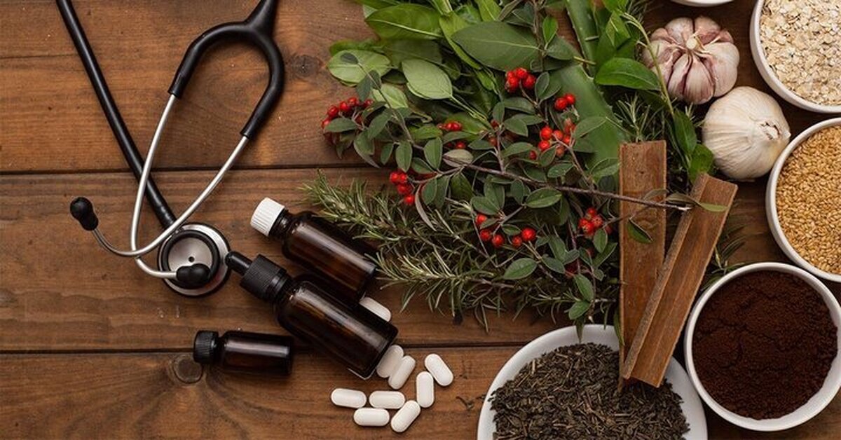 مسئول حوزه طب سنتی معاونت بهداشتی دانشگاه علوم پزشکی مشهد اظهار کرد: مراقبین سلامت و بهورزان دوره‌های آموزشی طب ایرانی را دریافت کرده‌اند؛ از همین رو براساس برنامه‌ریزی معاونت بهداشتی، بنا به شرایط اجتماعی و نیاز‌های مخاطبان آموزش‌هایی به عموم مردم ارائه می‌شود. 