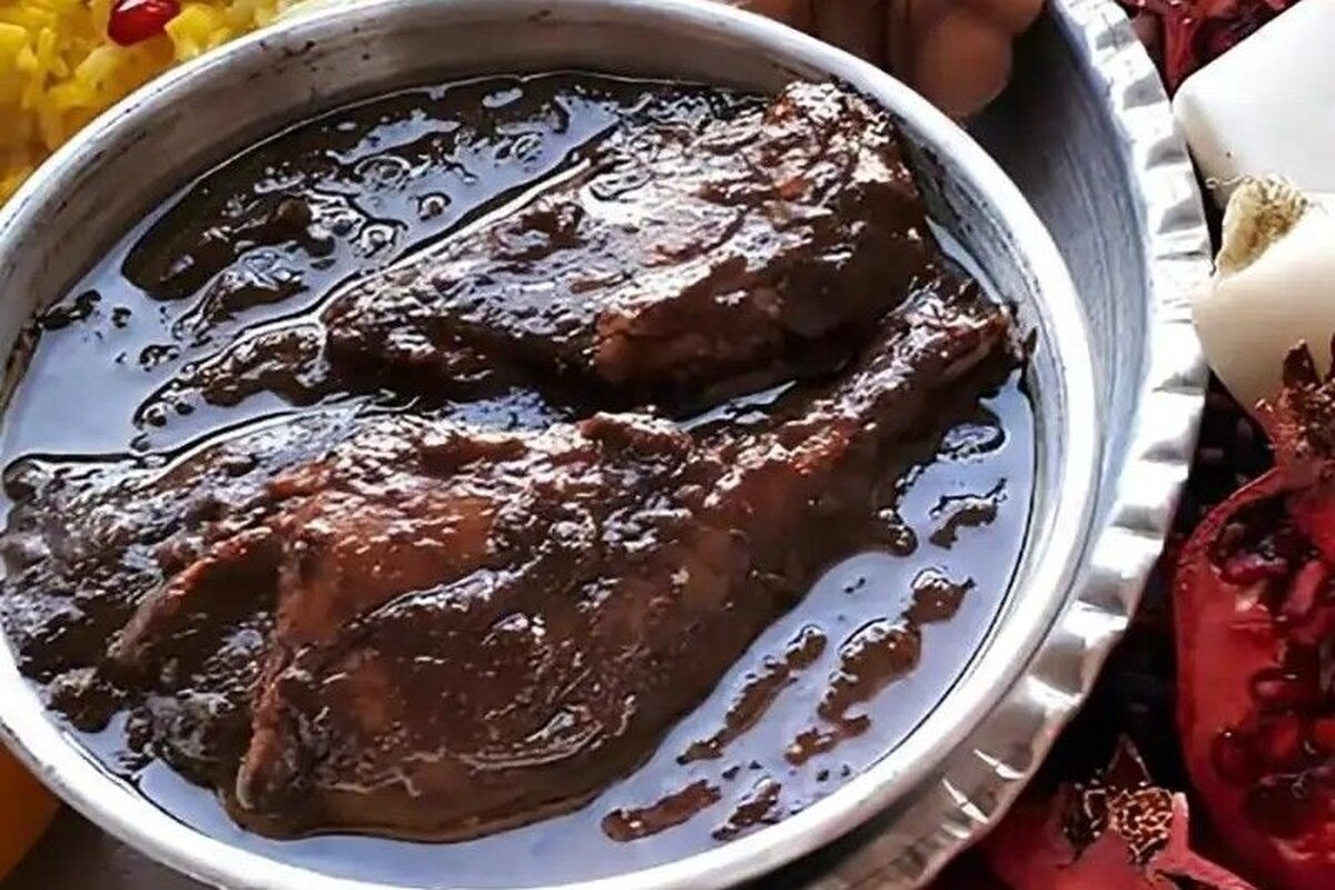 خورش فسنجان یکی از اصیل‌ترین و خوشمزه‌ترین خورشت‌های ایرانی است که گرچه در نواحی مختلف ایران طبخ می‌شود که با استفاده از روش‌های ساده می‌توان آن را خوشمزه‌تر تهیه کرد.