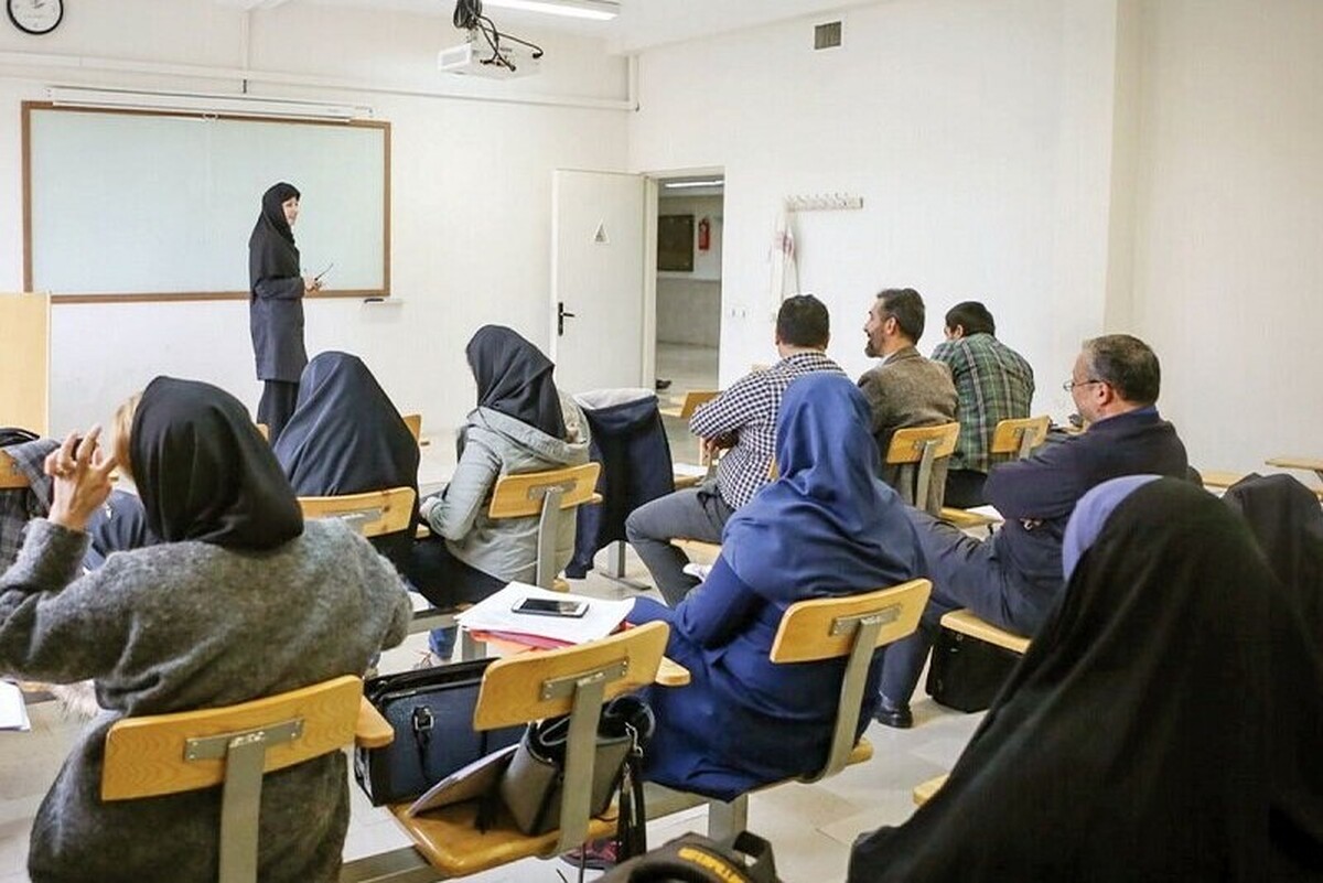 رئیس صندوق رفاه دانشجویان وزارت علوم گفت: صندوق رفاه دانشجویان وزارت علوم با توجه به تصویب هیئت وزیران از سال آینده، به دانشجویان ممتاز و مستعد، کمک‌هزینه تحصیلی پرداخت خواهد کرد.