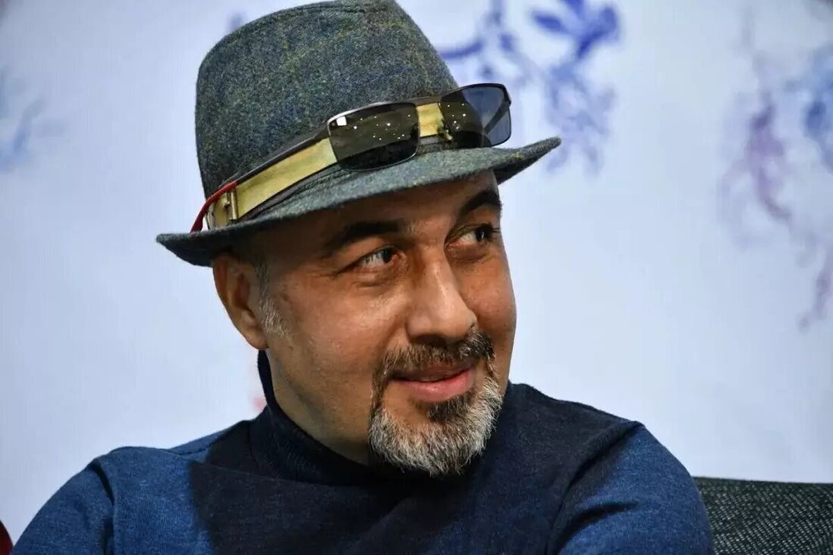 رضا عطاران با نقش صدام به جشنواره فیلم فجر آمد.