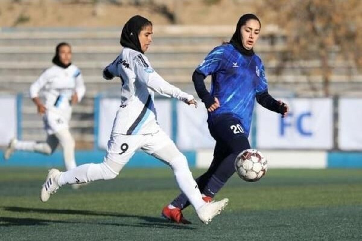 تیم خاتون بم با نتیجه ۶ بر ۱ نماینده اصفهان را شکست داد تا صدرنشین لیگ برتر فوتبال بانوان در هفته یازدهم باشد.