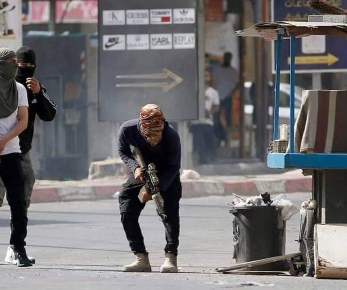 منابع فلسطینی از یورش نظامیان صهیونیست به مناطق مختلف کرانه باختری و درگیری با مبارزان فلسطینی خبر دادند.
