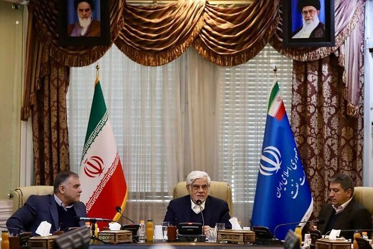 معاون اول رئیس جمهور در نشست با وزیر و معاونان وزارت نفت، گفت: اهداف برنامه هفتم را یک سطح جلوتر بکشید تا به این اهداف زودتر دست پیدا کنیم و خصوصا میادین مشترک را با جدیت دنبال کنید.