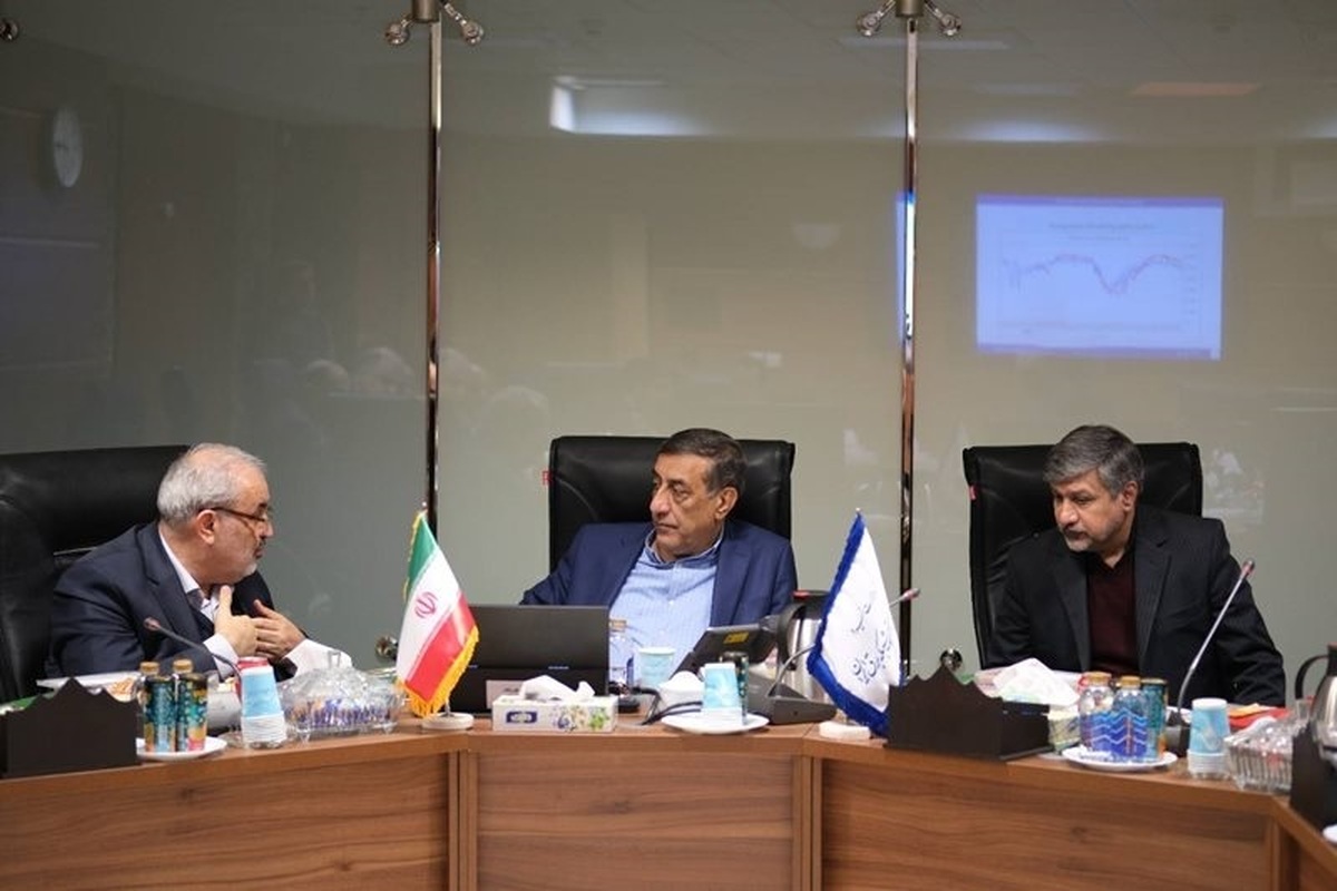 معاون اجرایی رئیس‌جمهور و سرپرست نهاد ریاست جمهوری، به همراه عباس علی‌آبادی وزیر نیرو و مهدی مقیم‌زاده مدیرعامل شرکت مدیریت شبکه برق ایران، از مرکز ملی راهبری شبکه برق کشور بازدید کرد.
