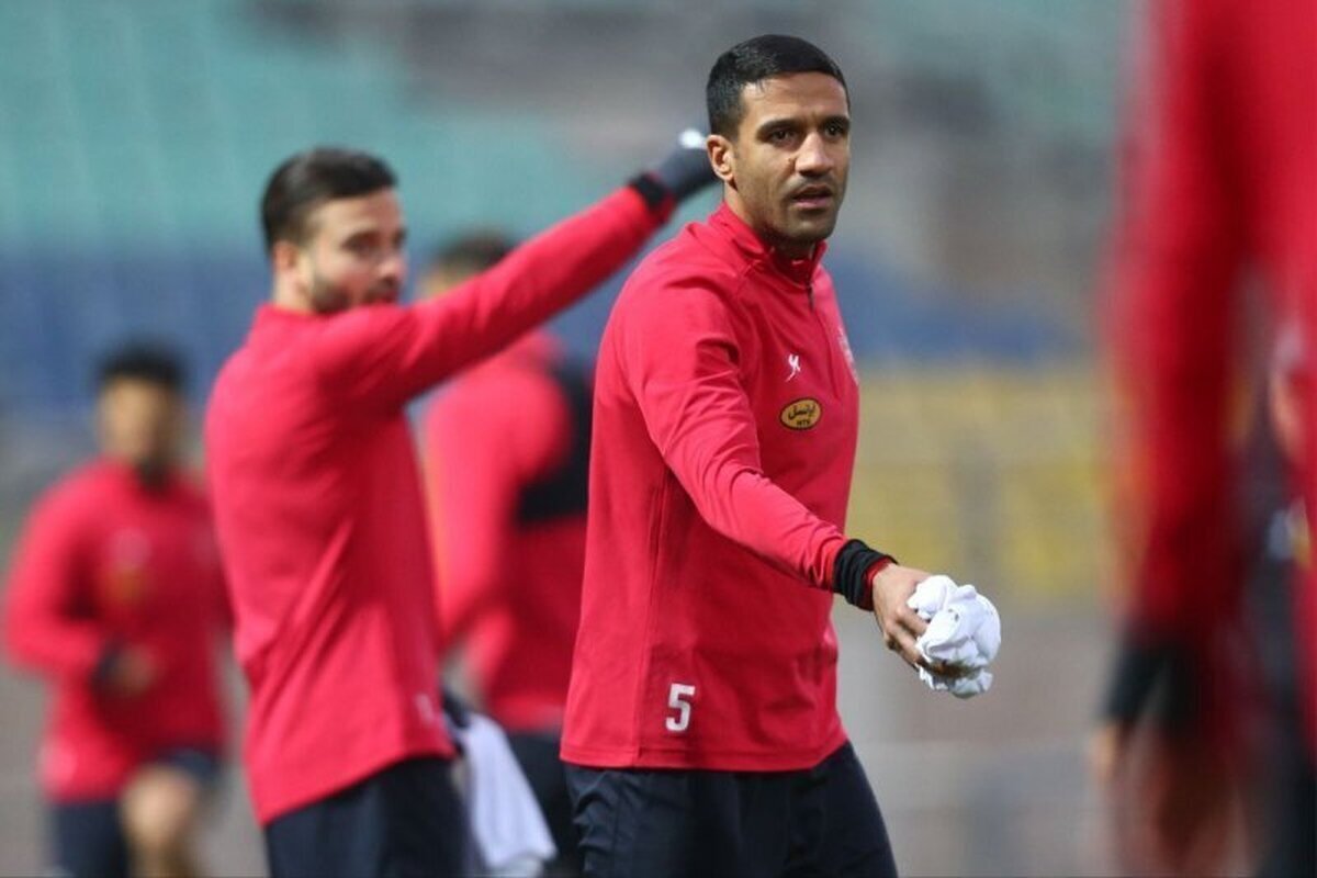 هافبک تیم فوتبال پرسپولیس در لیست موردنظر سرمربی ذوب‌آهن قرار دارد.