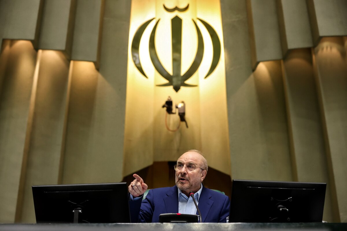 رئیس مجلس شورای اسلامی تصریح کرد: رزمایش‌های ارتش و بسیج و رونمایی از جدیدترین شهر موشکی سپاه جلوه‌های جدیدی از اقتدار و توان دفاعی و رزمی کشور را به نمایش گذاشت.