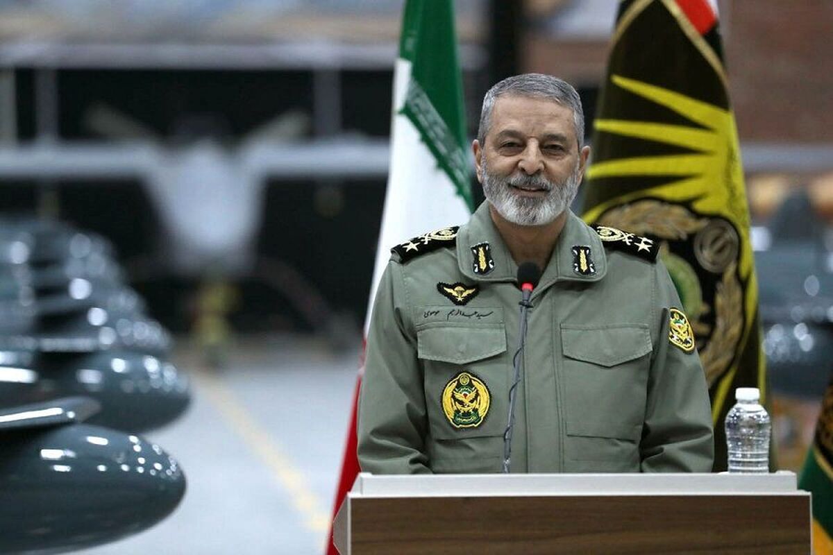 فرمانده کل ارتش با تأکید بر اینکه نیروهای مسلح ما هر آنچه را برای انجام وظایف خود لازم است، در اختیار دارند، گفت: الحاق‌ها، رونمایی‌ها و رزمایش‌هایی که در سراسر جغرافیای ایران و اقیانوس‌ها در حال انجام است، نشان‌دهنده ظرفیت و آمادگی نیروهای مسلح است.