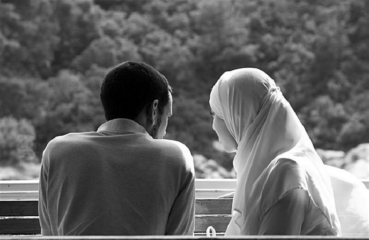 زوج‌درمانگران و مشاوران خانواده می‌گویند اغلب پرونده‌های اختلافات زوجین که با آن سر و کار دارند به این خاطر است که مردها اجازه بروز احساسات‌شان را ندارند و این احساسات  سرکوب شده پشت باورهای اشتباه، به مرور زمان به خشم و فاصله بیشتر بین زوج ها تبدیل می‌شود.