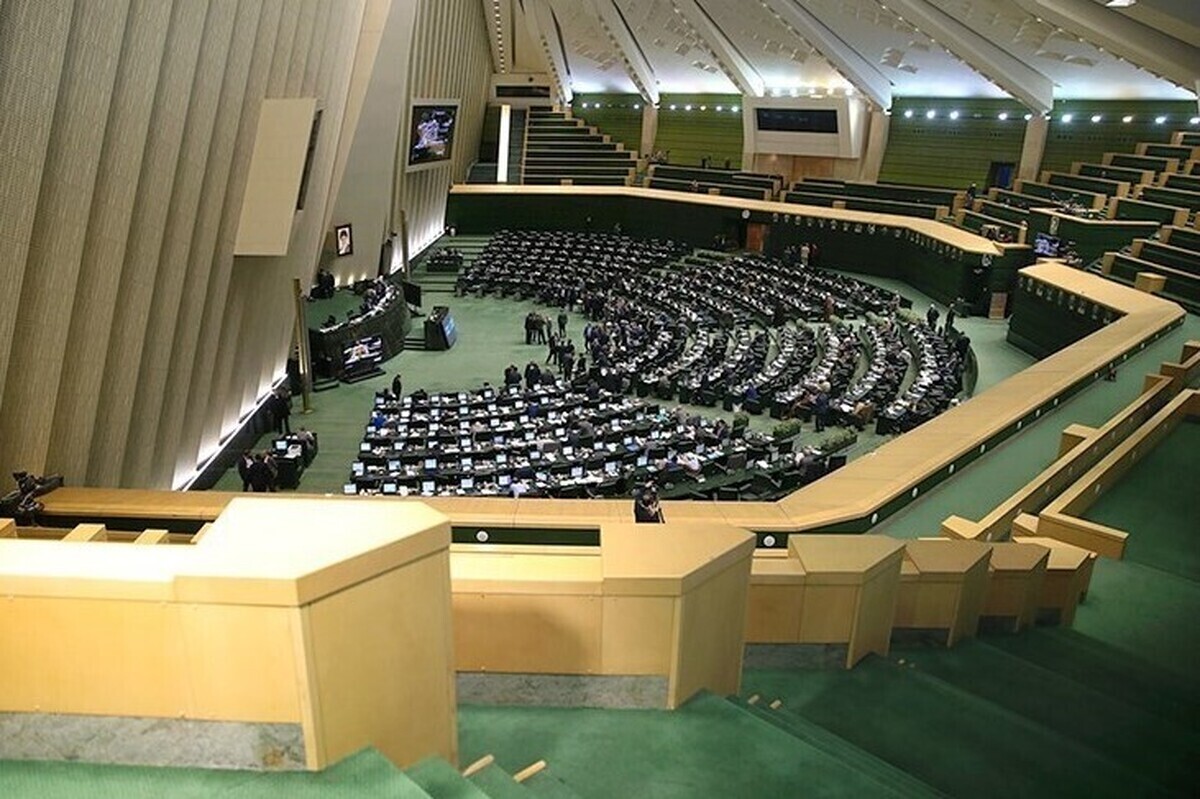 نایب‌رئیس دوم کمیسیون حقوقی و قضایی مجلس شورای اسلامی استیضاح وزرا در شرایط فعلی را تصمیم عجولانه و احساسی برخی نمایندگان دانست و افزود: در شرایط جنگ ترکیبی دشمن، استیضاح به صلاح کشور نیست و باید به وزرای دولت چهاردهم که مدت کمی است امور را به دست گرفته‌اند، فرصت داد.