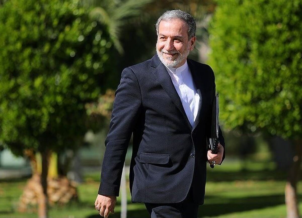 وزیر امور خارجه کشورمان در حیاط دولت و در جمع خبرنگاران گفت: به غیر از مذاکره با اروپایی‌ها فعلا مذاکره دیگری نداریم.