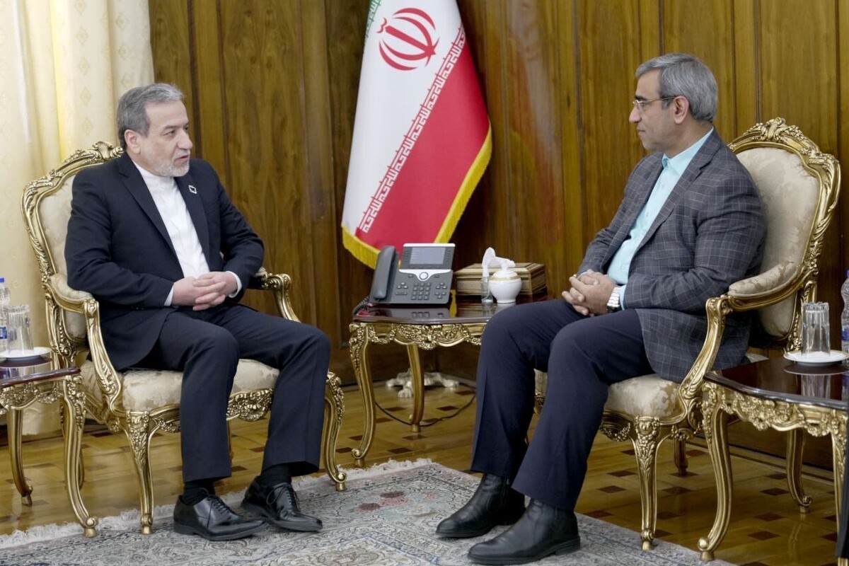 غلامحسین مظفری، استاندار خراسان رضوی، با سیدعباس عراقچی، وزیر امور خارجه، دیدار و گفتگو کرد.