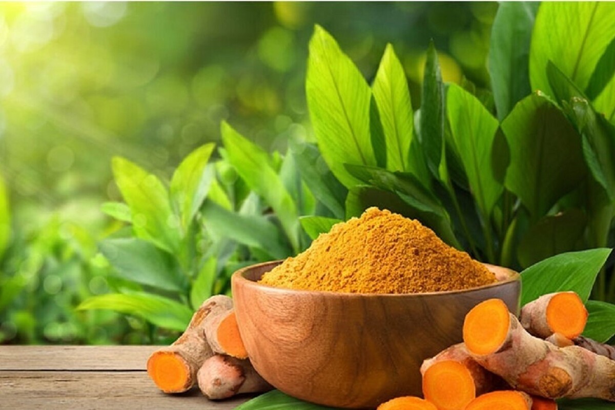 زردچوبه یک ادویه قوی است که اگر در غذا زیادی استفاده شود، مزه آن تلخ و ناخوشایند می‌شود.