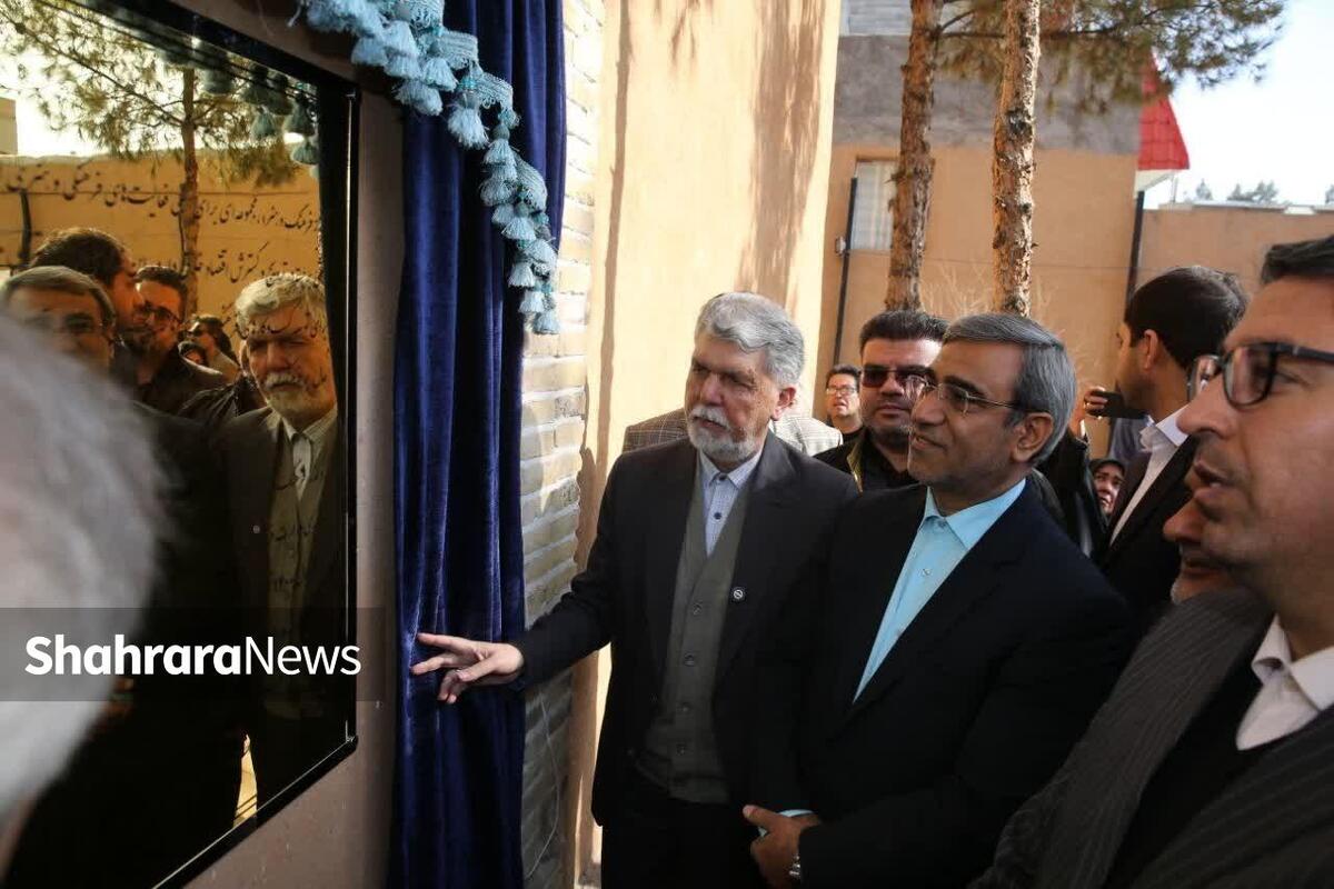 آیین افتتاح و بهره‌برداری از گذر فرهنگ و هنر نیشابور، ظهر امروز با حضور سیدعباس صالحی، وزیر فرهنگ و ارشاد اسلامی، برگزار شد.