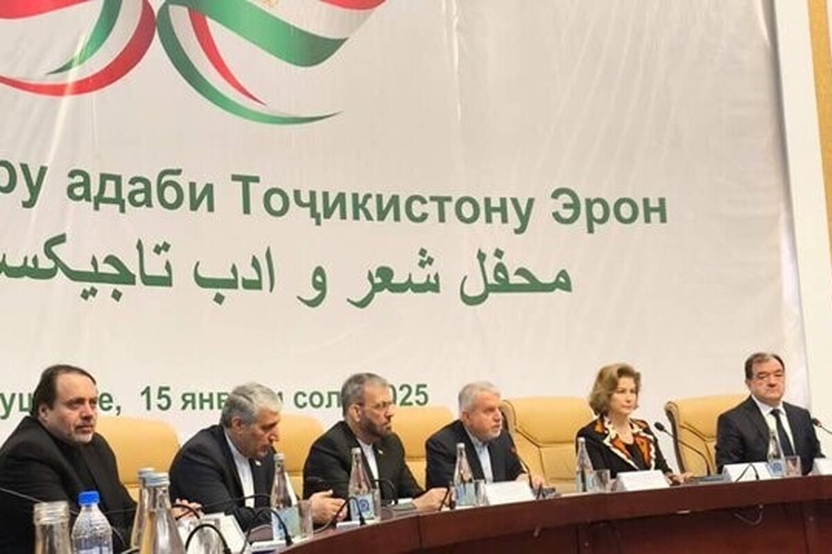 محفل شعر و ادب تاجیکستان و ایران در حاشیه سفر رئیس‌جمهور ایران به دوشنبه، برگزار شد.