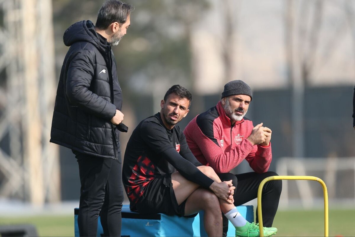 هافبک تیم فوتبال پرسپولیس، مذاکراتش با استقلال را شروع کرد.
