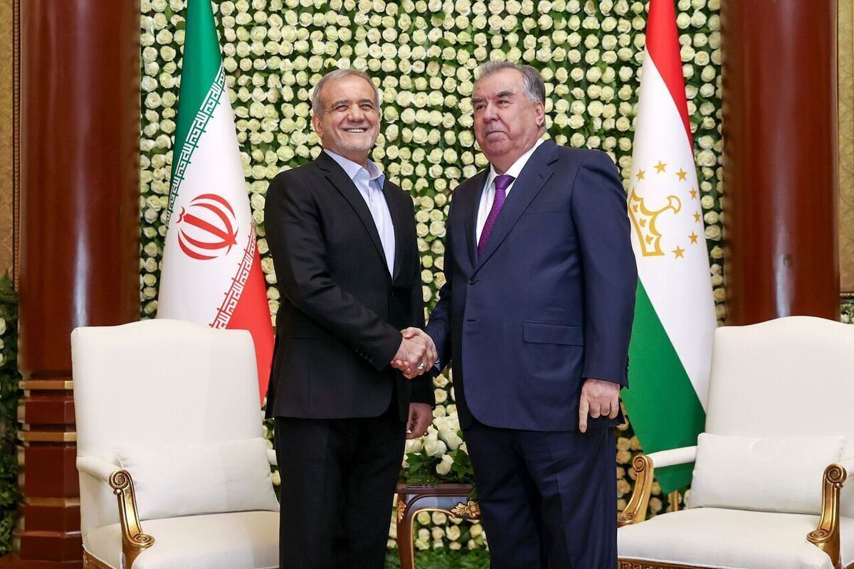مسعود پزشکیان در نشست تجاری، سرمایه‌‎گذاری و گردشگری ایران و تاجیکستان، شعر «بوی جوی مولیان» از شاعر پارسی‌گو (رودکی) را خواند و امامعلی رحمان هم در جواب قطعه شعر «هیچ شادی نیست اندر این جهان، برتر از دیدار روی دوستان» از رودکی را خواند.