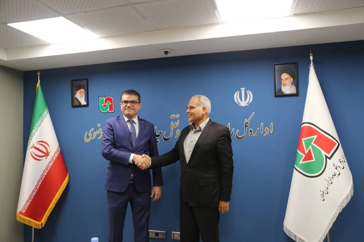 سرکنسول کشور ترکیه در مشهد با مدیرکل راهداری و حمل و نقل جاده‌ای استان دیدار و درخصوص آخرین وضعیت تردد ناوگان ترکیه گفت‌و‌گو کرد.