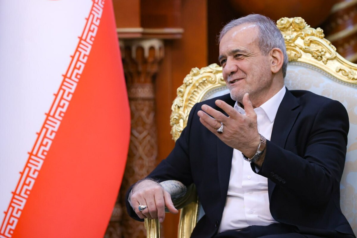 رئیس جمهور در دیدار رئیس مجلس ملی تاجیکستان گفت: باید روابط فرهنگی، اقتصادی و علمی میان دو ملت را بیش از پیش فراهم و تسهیل کنیم.